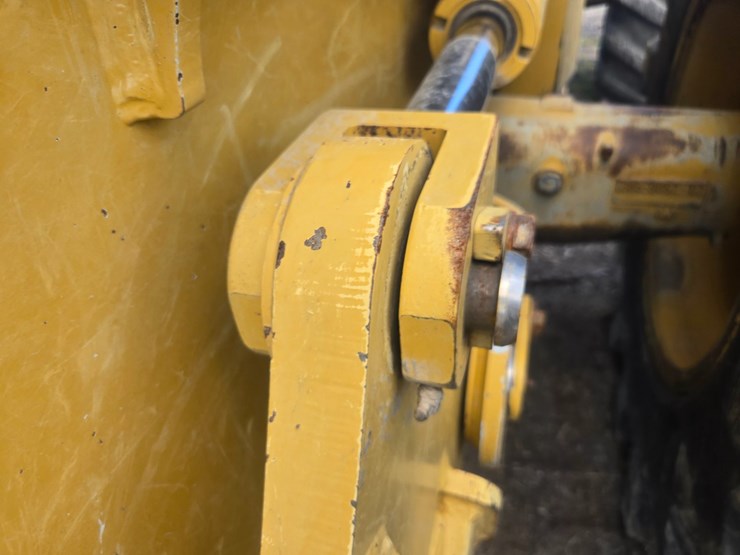 2015-caterpillar-525d-image-71