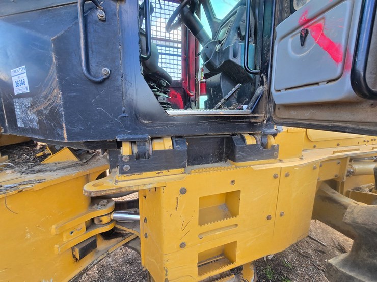 2015-caterpillar-525d-image-25