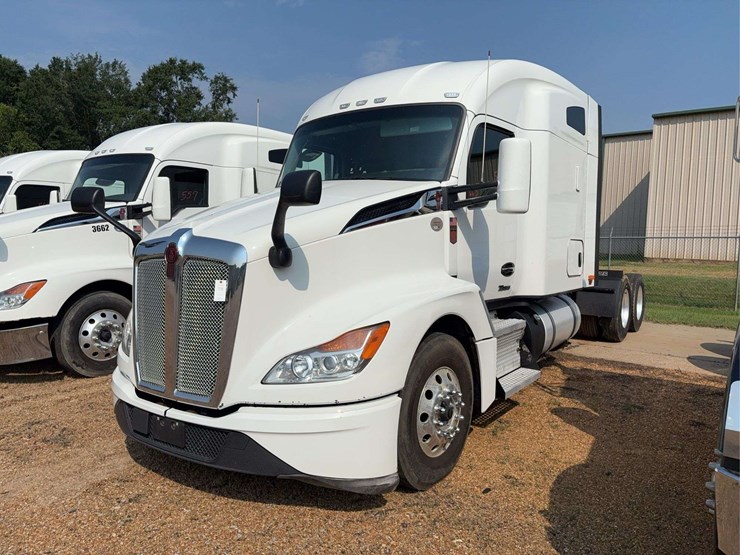 2022-kenworth-t680-image-1