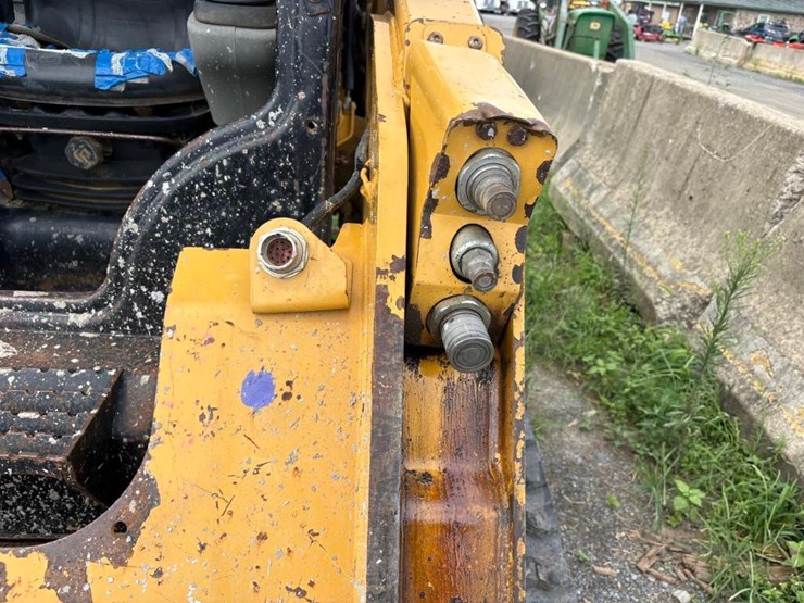 2014-caterpillar-259d-image-8