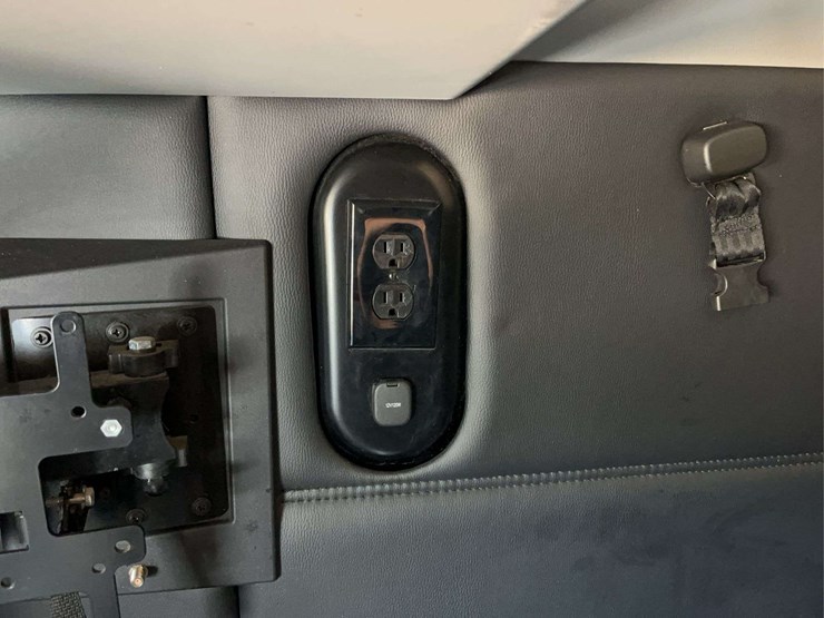 2022-kenworth-t680-image-25