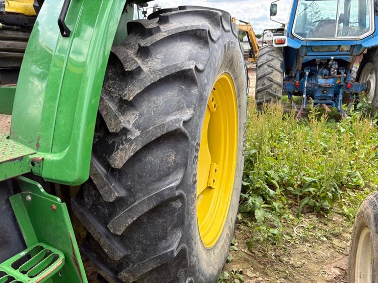 2020-john-deere-6105e-image-8