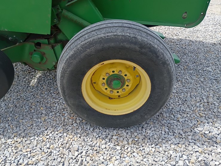 john-deere-335-image-33