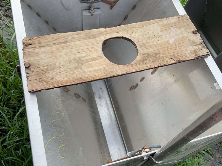 2-wet/dry-hog-feeders-image-4