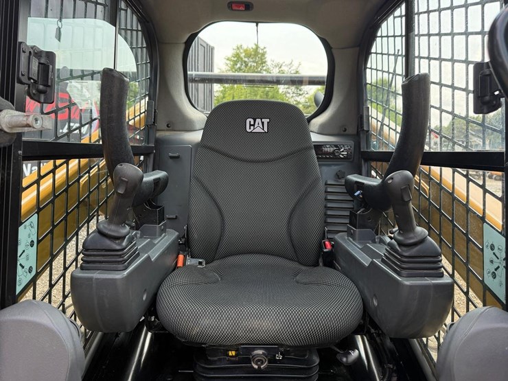 caterpillar-262d3-image-18