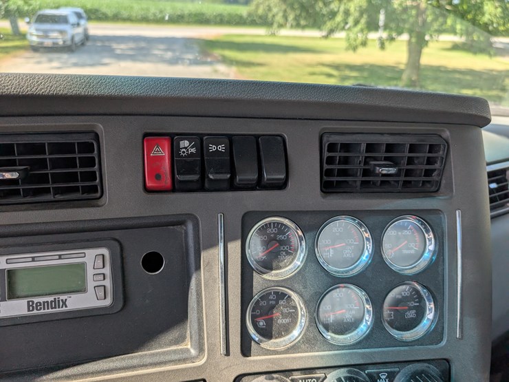 2018-kenworth-t680-image-84