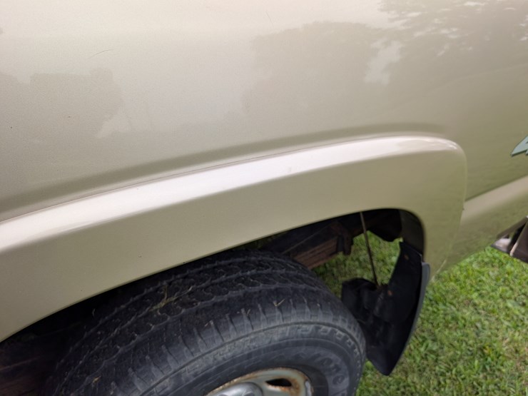 2004-gmc-3500-image-38
