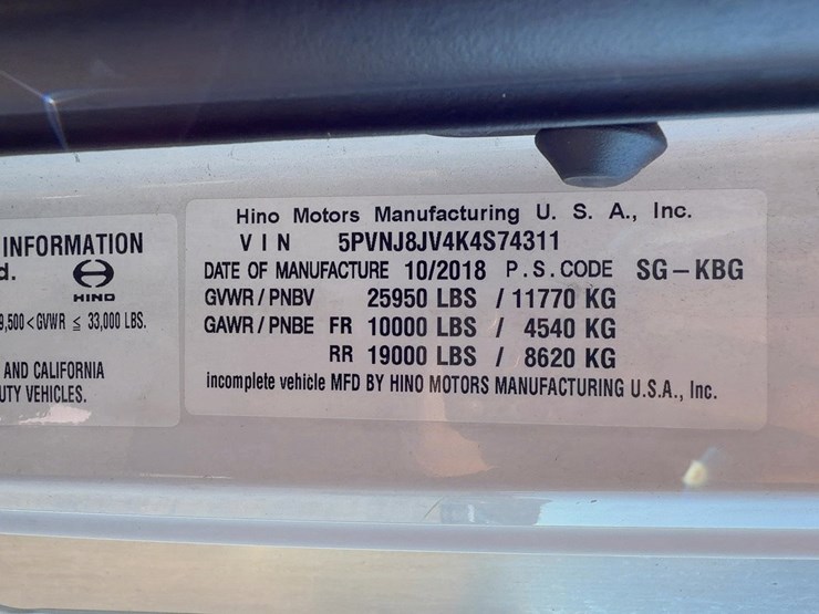 2019-hino-268-image-23
