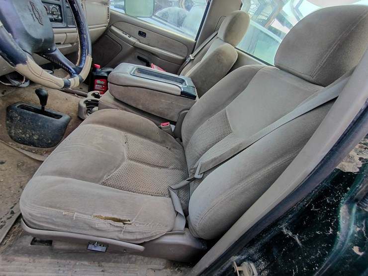 2001-chevrolet-silverado-3500-image-21