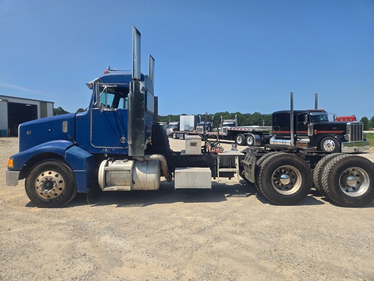 1999-peterbilt-385-image-7