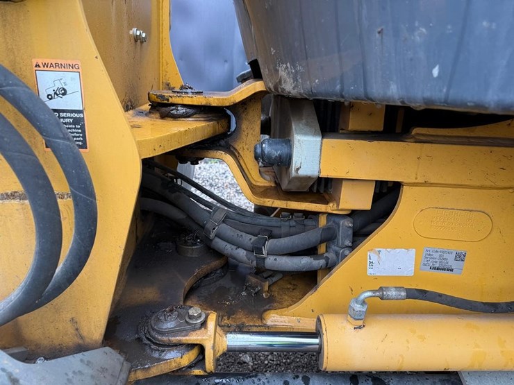 deere-324k-image-16