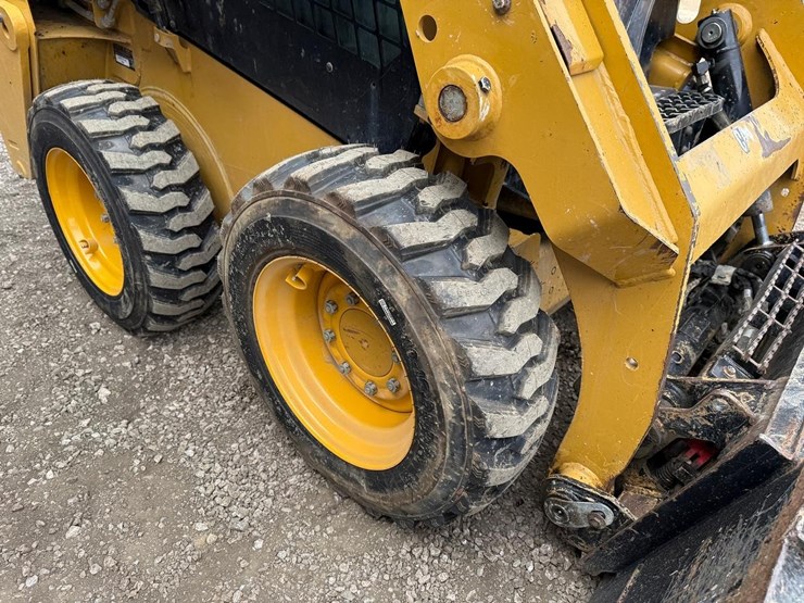 2023-caterpillar-226d-image-12