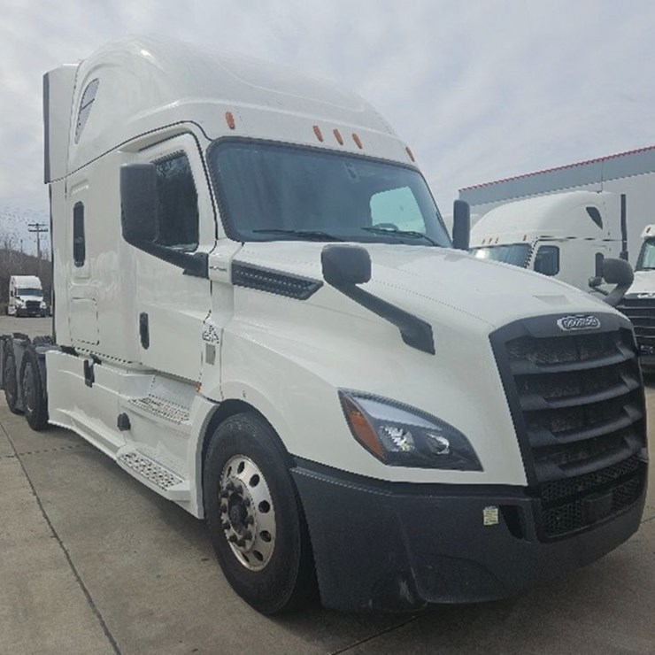 2020 FREIGHTLINER CASCADIA 126