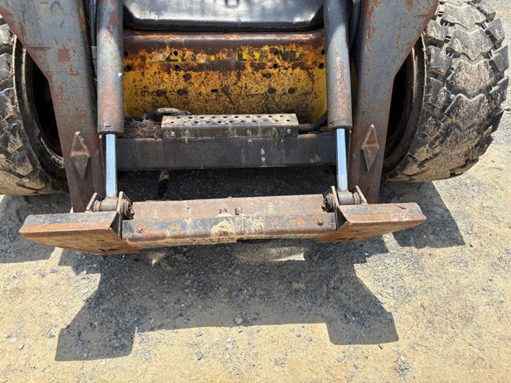 new-holland-l180-image-15