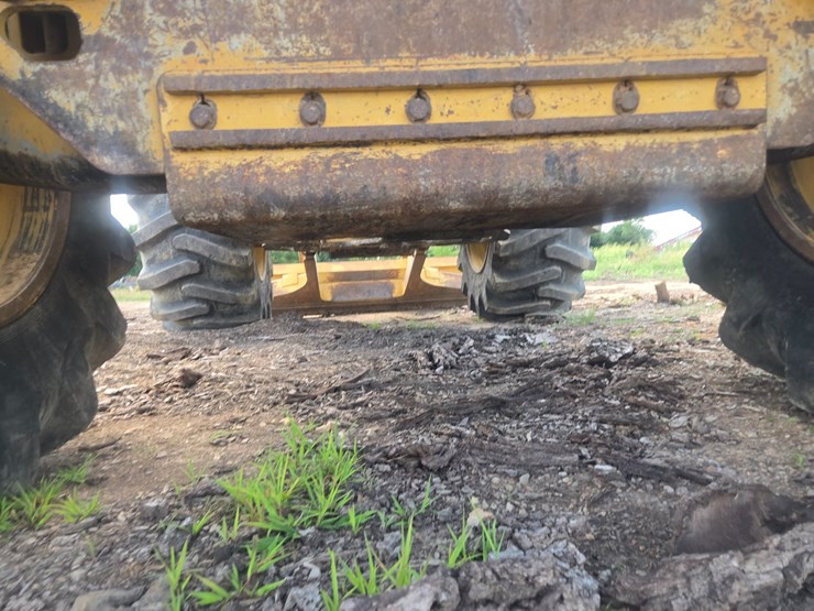 2015-caterpillar-525d-image-63