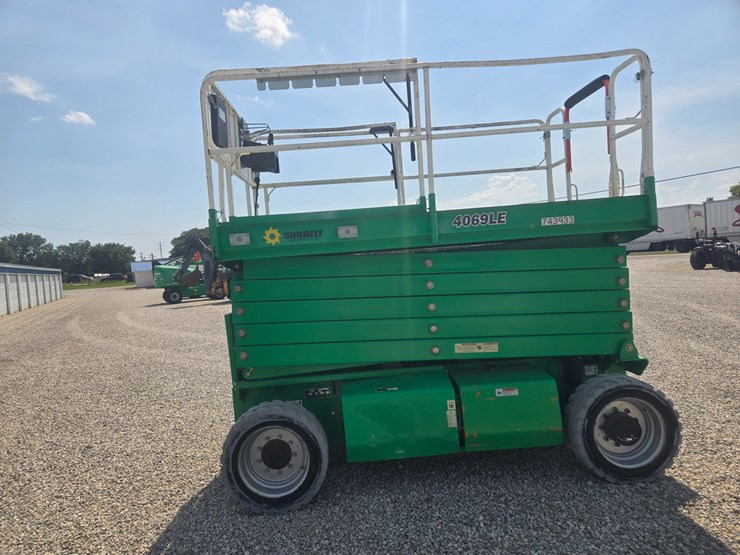 2015-jlg-4069le-image-11