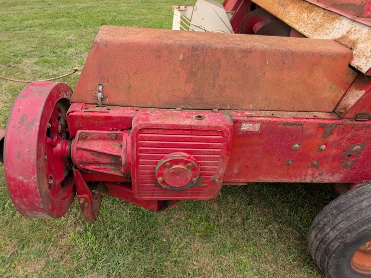 ih-440-square-baler-image-15