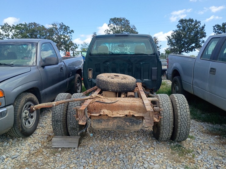 2001-chevrolet-silverado-3500-image-4