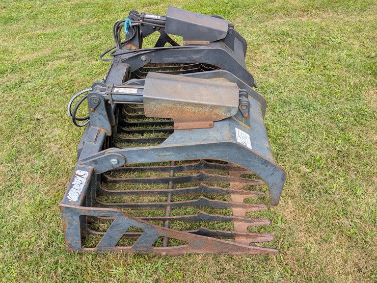 stout-72”-skid-steer-mount-grapple-image-6