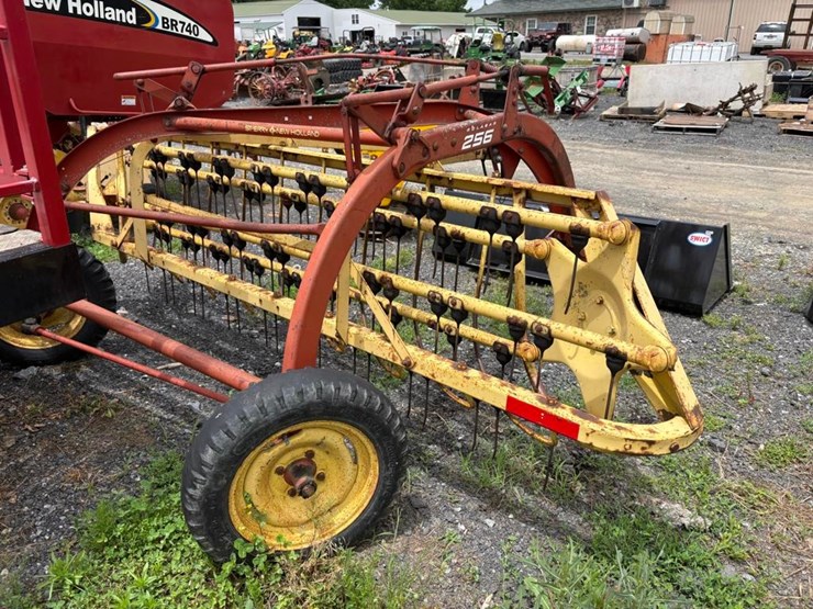 new-holland-256-image-3