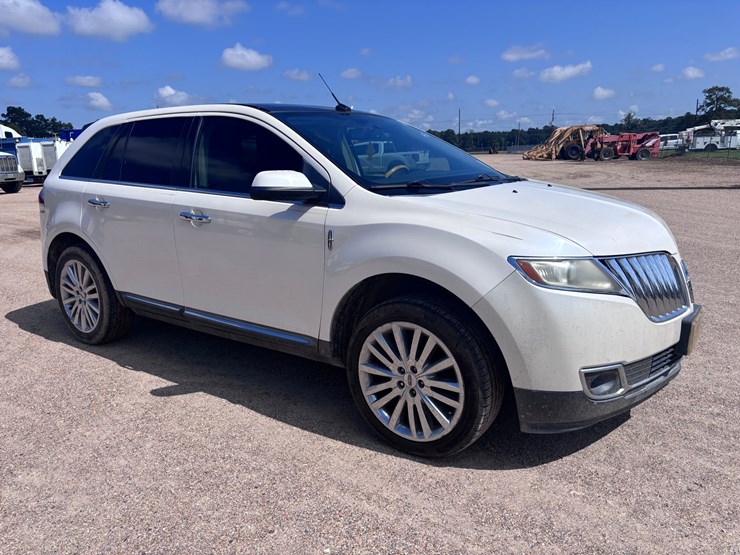 2011-lincoln-mkx-image-2