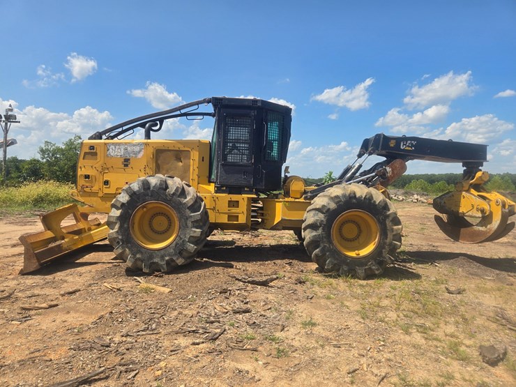 2015-caterpillar-525d-image-5