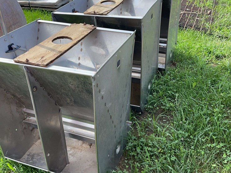 3-wet/dry-hog-feeders-image-4