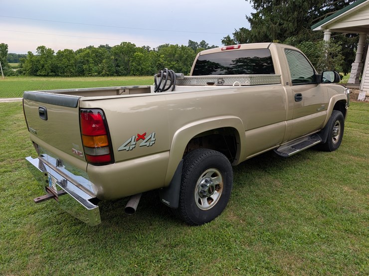 2004-gmc-3500-image-4