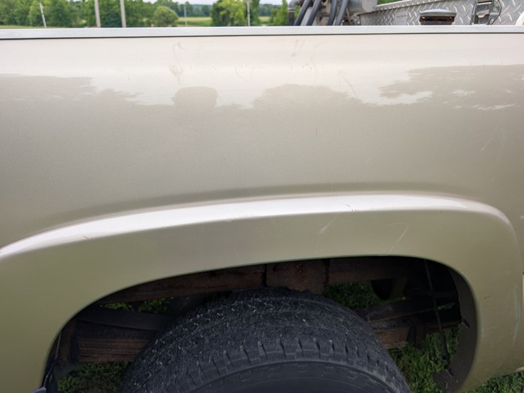 2004-gmc-3500-image-65