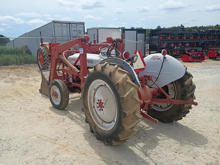 ford-tractor-image-3