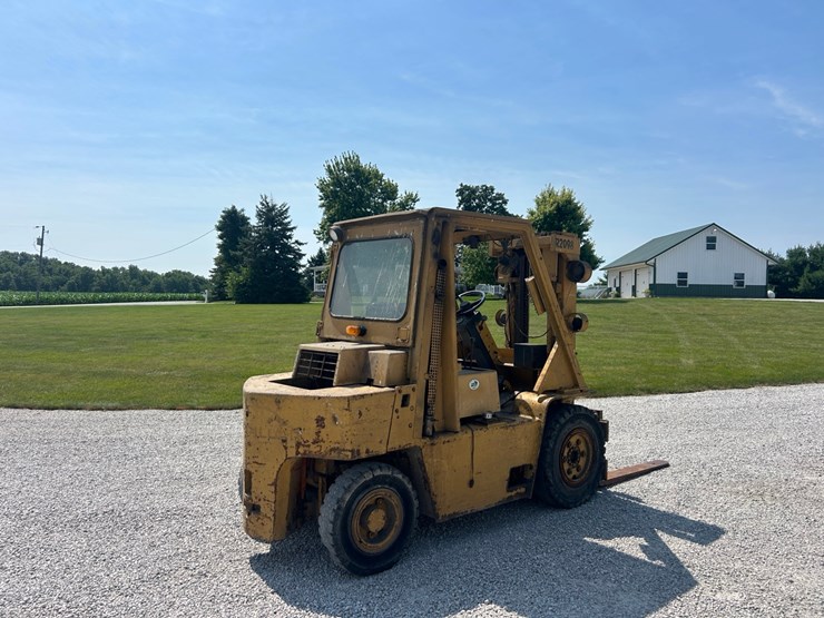 cat-forklift-image-5