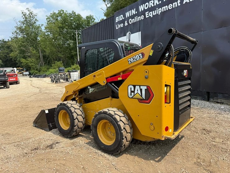 caterpillar-262d3-image-2