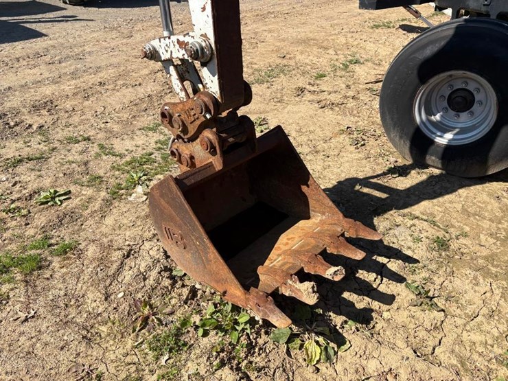2017-takeuchi-tb240-image-5