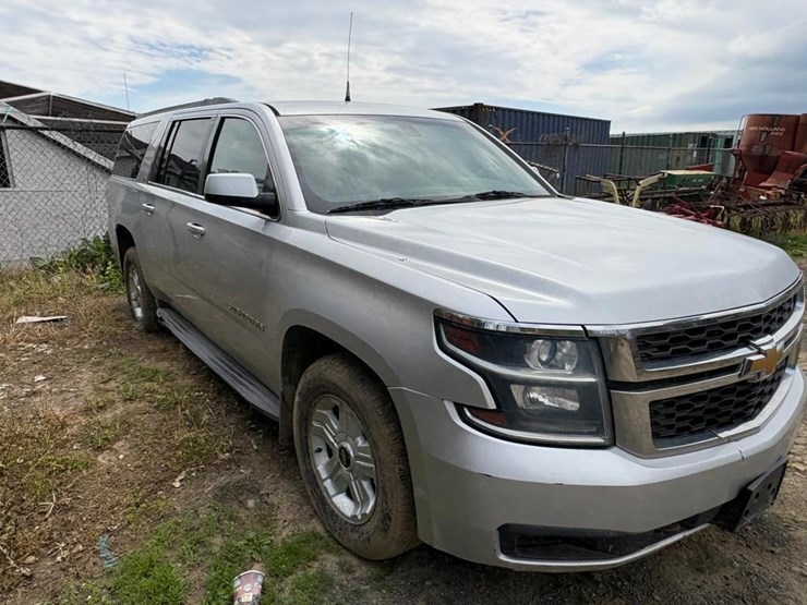 2015-chevrolet-suburban-image-5