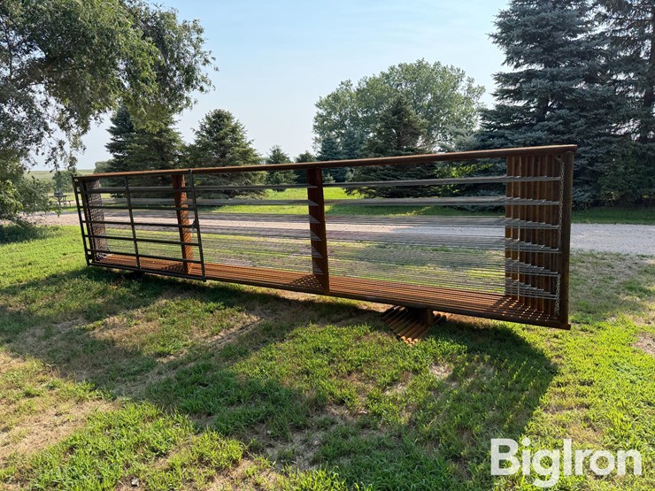24'-freestanding-livestock-panels-w/gate-image-1