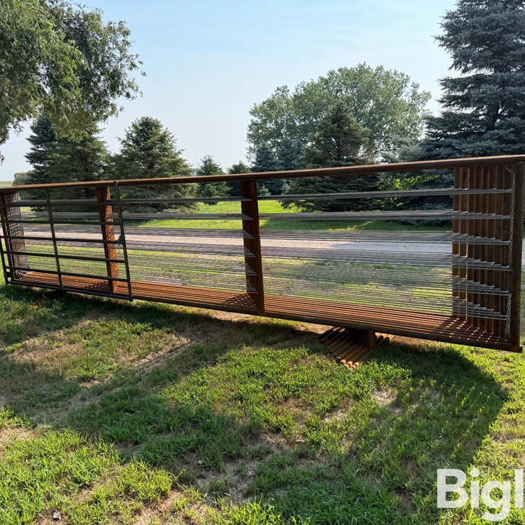 24' Freestanding Livestock Panels W/Gate