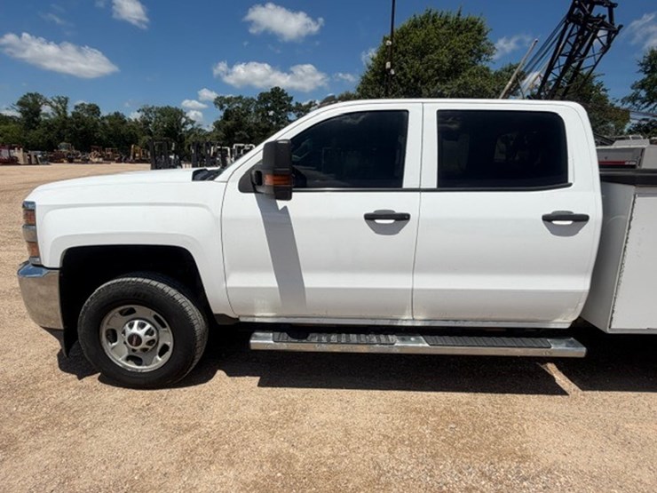 2017-chevrolet-2500-image-13