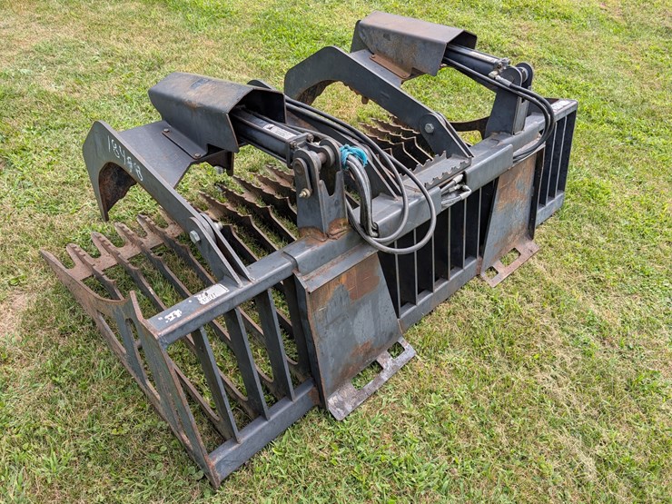 stout-72”-skid-steer-mount-grapple-image-3