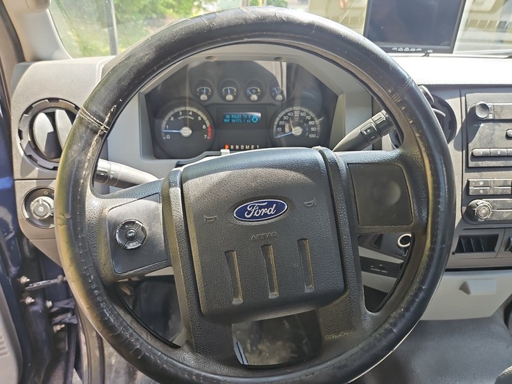 2011-ford-f350-image-26