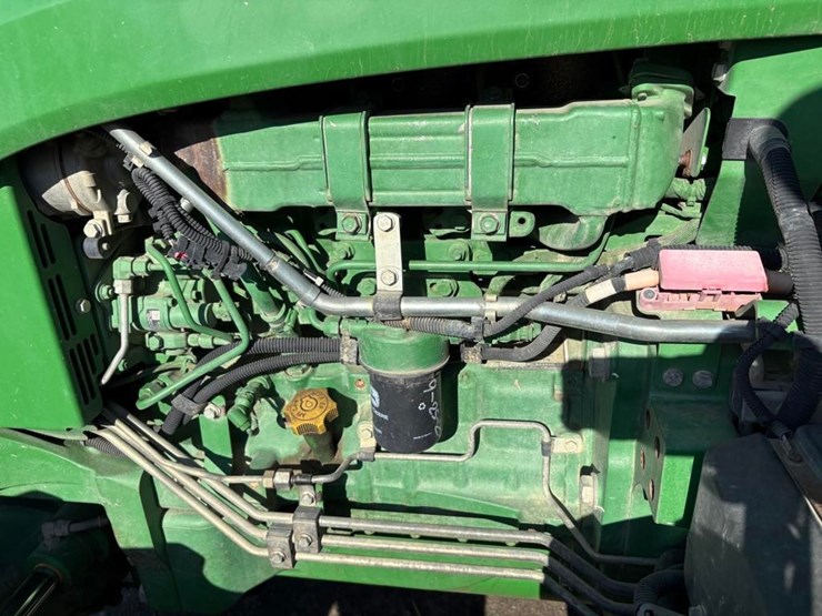 2020-john-deere-6105e-image-24