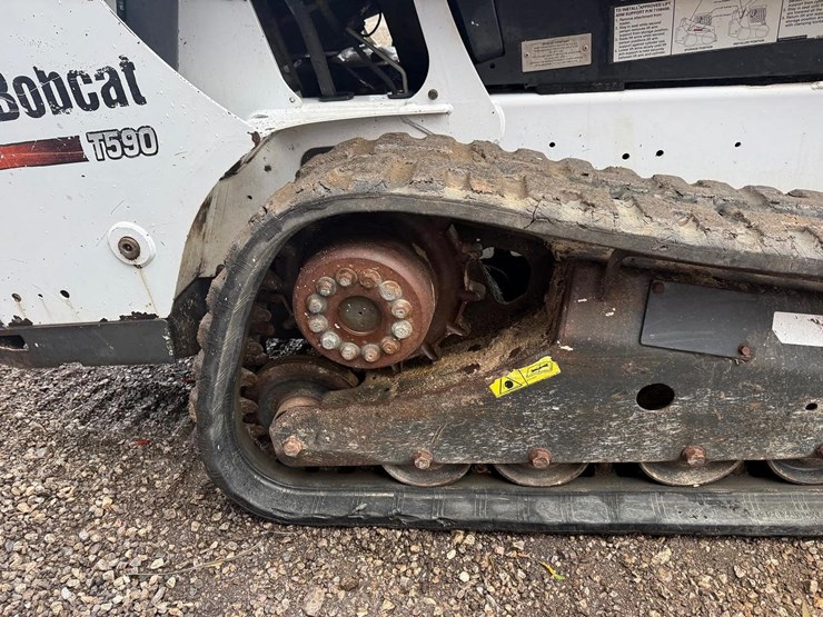 2014-bobcat-t590-image-13