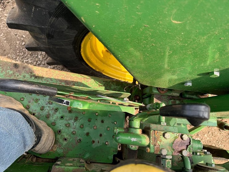 john-deere-2350-image-27