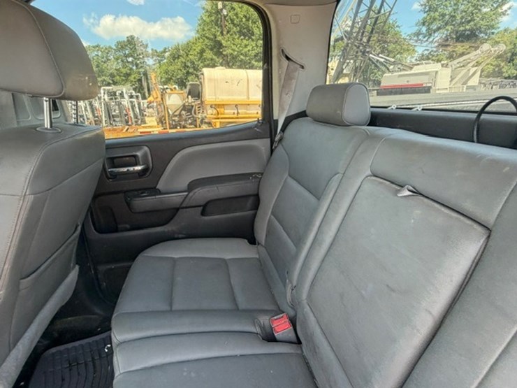 2017-chevrolet-2500-image-25
