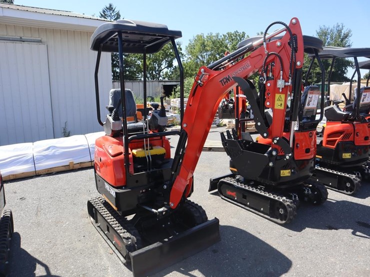 tpm-20kh-mini-excavator-image-1