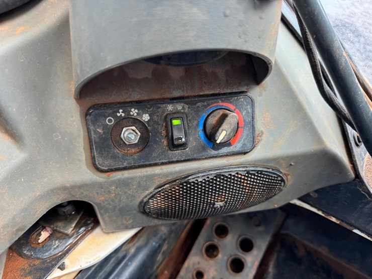 2020-bobcat-t770-image-29