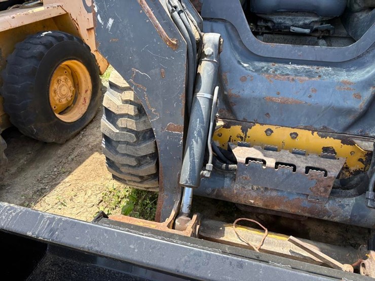2018-deere-320g-image-5