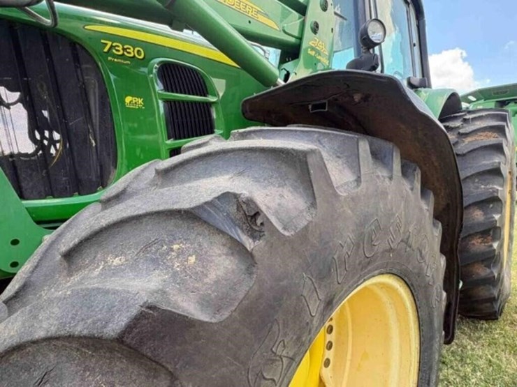 2013-john-deere-7330-image-23
