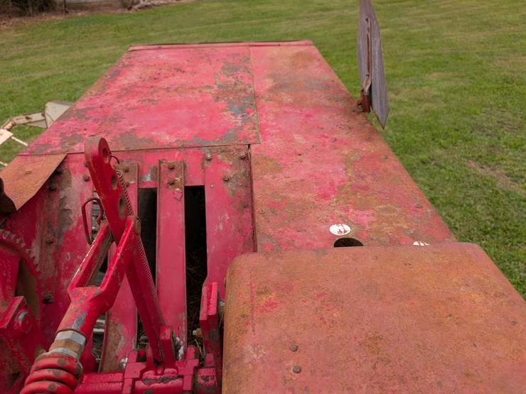 ih-440-square-baler-image-21