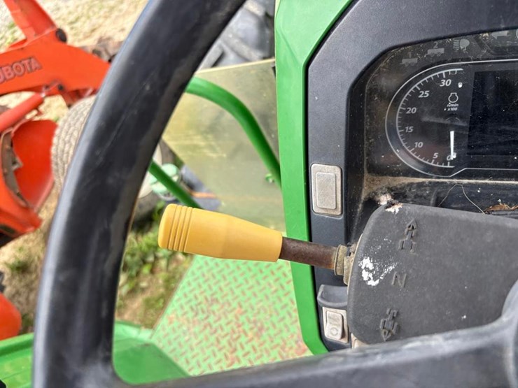 2020-john-deere-6105e-image-16