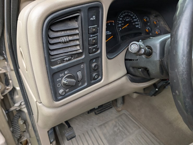 2004-gmc-3500-image-111